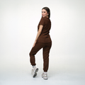 SCRUB MÉDICO CUELLO V CON PANTALÓN – CAFÉ